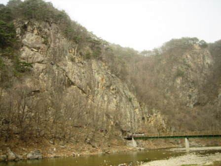 Ganhyon climbing area - complete with bridge to the base